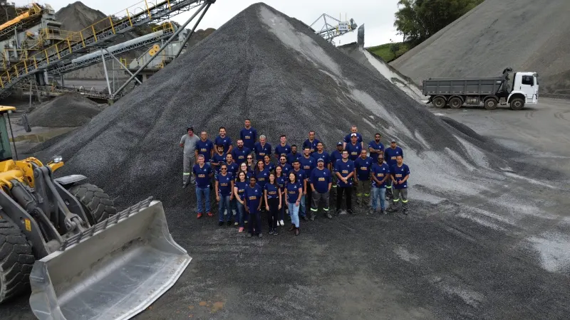 Equipe da Petra Agregados na unidade de Matias Barbosa (MG)